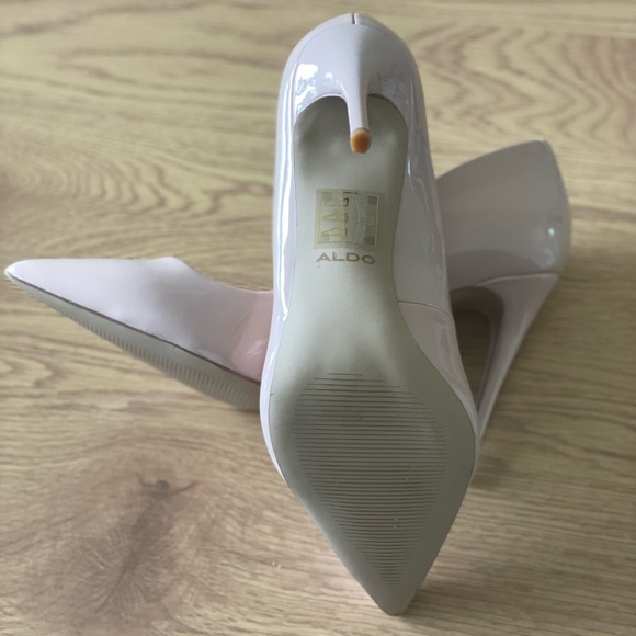 THE PERFECT NUDE PUMP!!! 100% brand new authentic Aldo nude pumps. - Picture 5 of 5